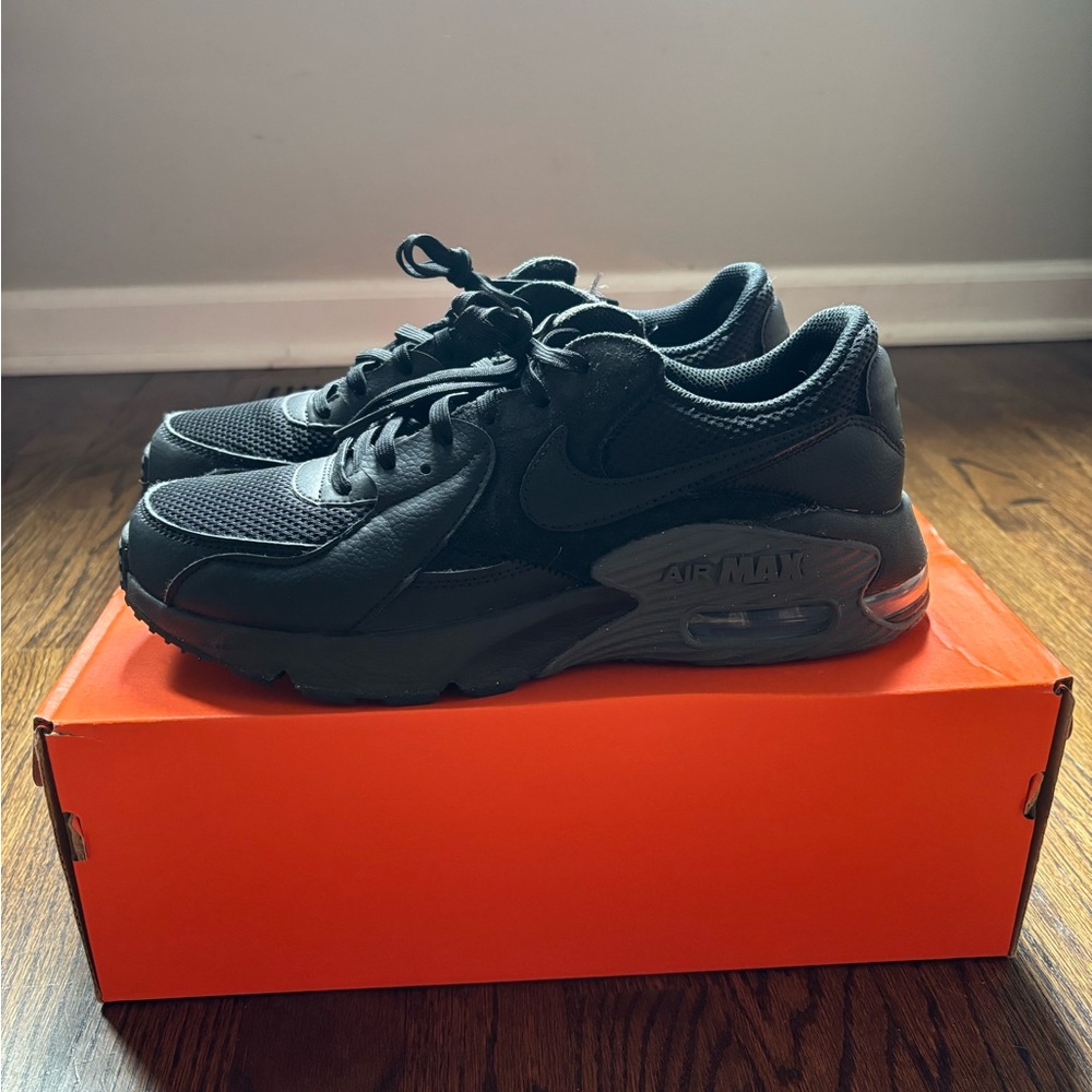 Nike Black Air Max Low-Top Sneakers